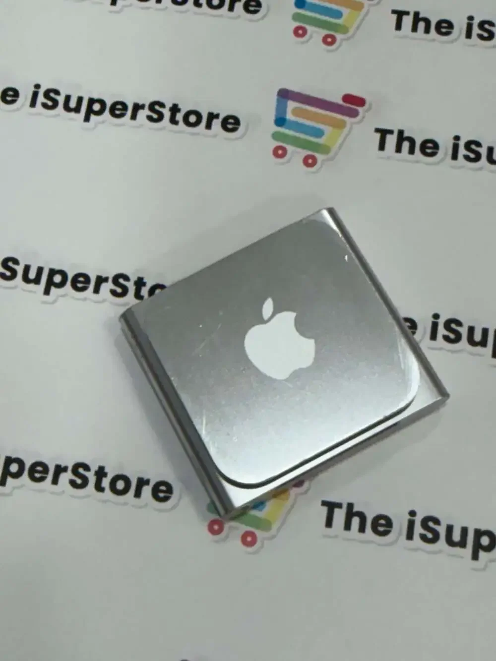 Apple iPod nano 6th Generation 16GB Silver Digital Media Player with Accessories